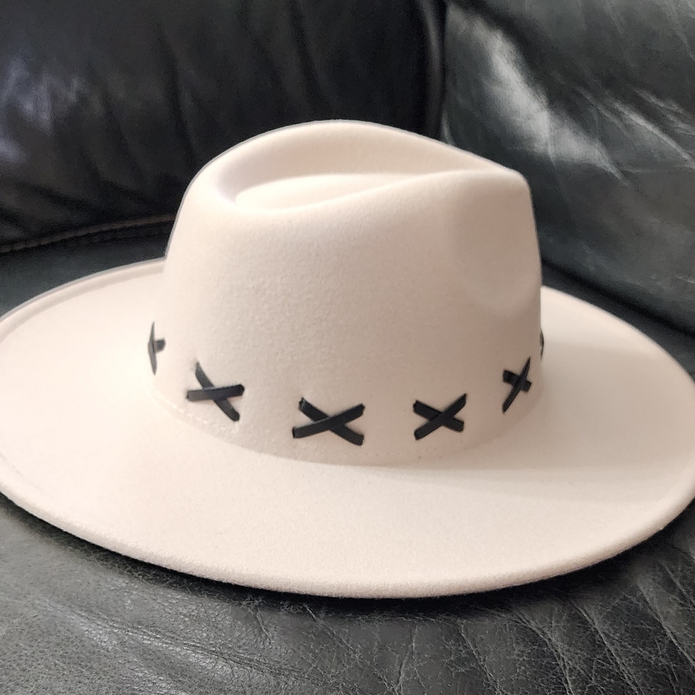 Buckle Cream Hat with Black Accents - Picture 3 of 7